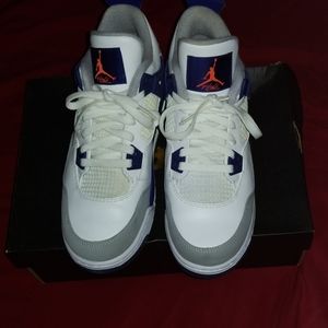 Sneakers (Jordans)